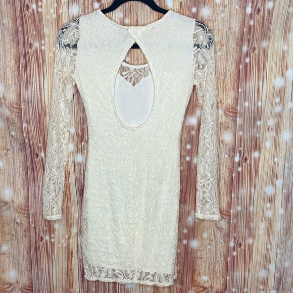 Material Girl Lace Dress Size Small Junior. Pullover Keyhole Back Winter White - Picture 4 of 9
